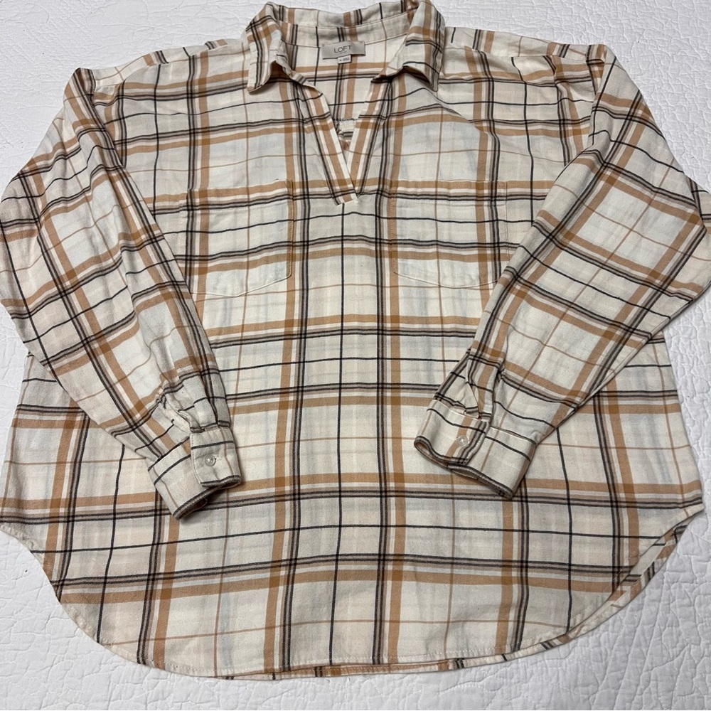 LOFT Outlet White & tan / Plaid V-Neck cotton flannel long sleeve Blouse Size M